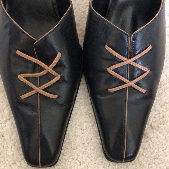 Sacha too slip on heel! - Picture 4 of 5